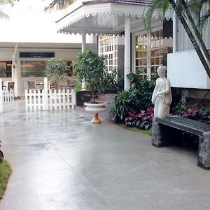 Highgates Hotel